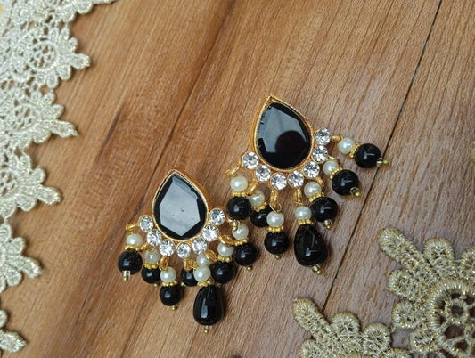 Gold-Plated Ear Studs : Black - Gold