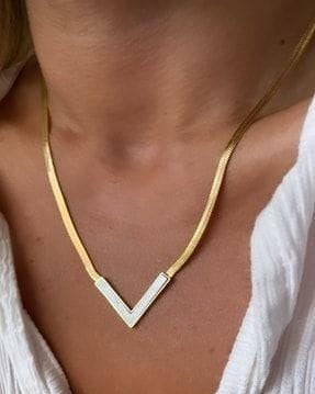 Elegant Design Pendant : V Shaped