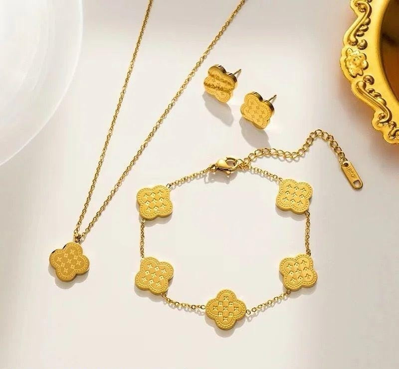 Beautiful Pendant Set : Gold - Silver